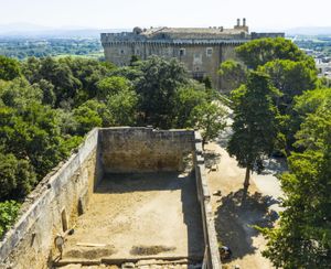 Le jeu de paume du château de Suze-la-Rousse