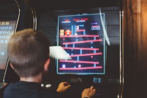 Leisure electronics and the emergence of video games: Towards a genealogy of ludic practices and computing artifacts